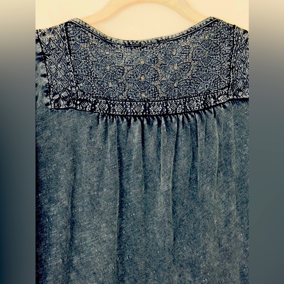 LUCKY BRAND 3/4 SLEEVE RELAXED FIT DENIM LOOK COTTON FEEL HI LO BLOUSE. … - Picture 6 of 9